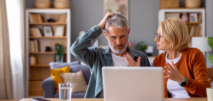 Couple on the computer